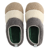 Batas, medias y pantuflas